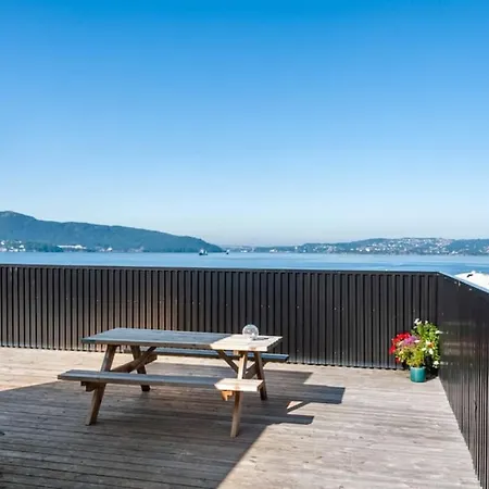 Dinbnb I Roof Terrace & Laundry In Sandviken 公寓